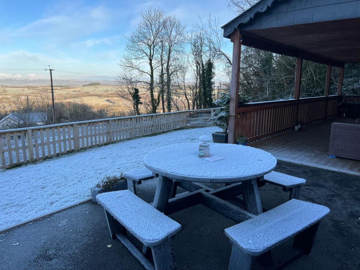 Kabin In The Woods Villa Llandybie Exterior photo